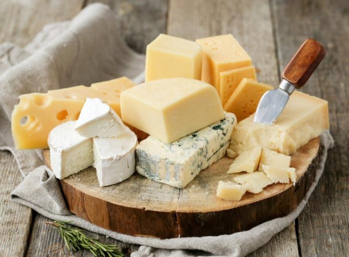 В Челябинске уничтожили очередную партию санкционного сыра  | Сыр из Германии и Прибалтики уничтожили в Челябинске 