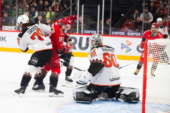 «Трактор» уступил «Автомобилисту» во втором Уральском дерби сезона  | «Автомобилист» обыграл «Трактор» во втором Уральском дерби 