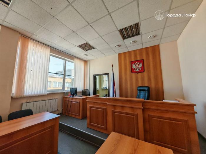 В Челябинске осужден бывший сотрудник УМВД за получение взятки в крупном размере | Бывший полицейский в Челябинске получил 7,5 года за взятку