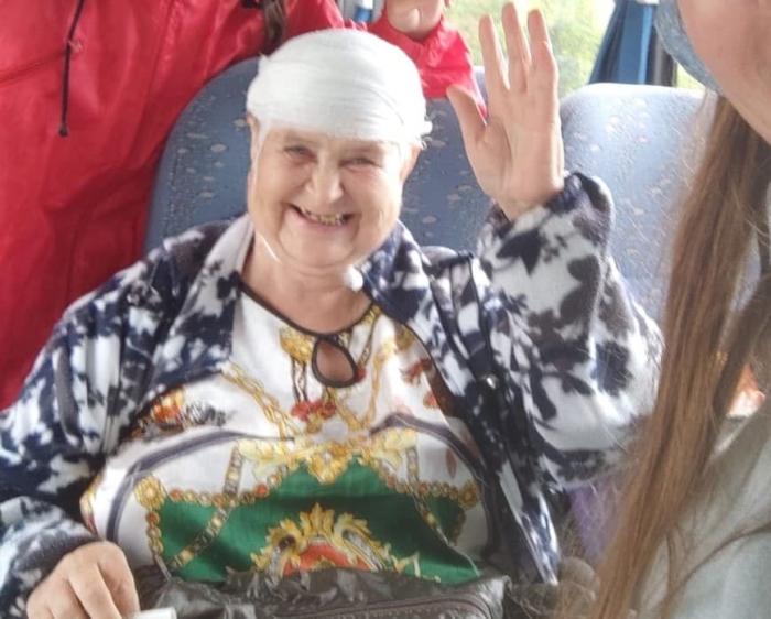 Называется, отдохнула: челябинская бабушка во время экскурсии случайно разбила голову | Бабушка из Челябинской области разбила голову на экскурсии