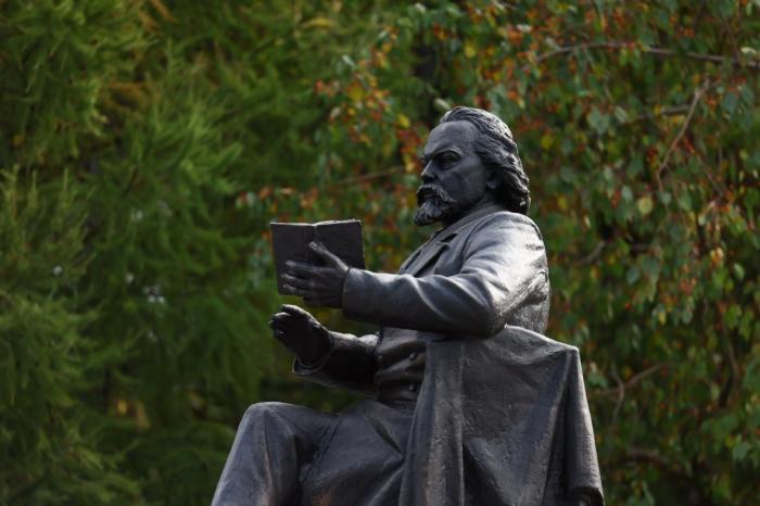 Памятник юристу Плевако открыли в Челябинске | В Челябинске открыли памятник юристу Фёдору Плевако Памятник юристу Плевако открыли в Челябинске | В Челябинске открыли памятник юристу Фёдору Плевако