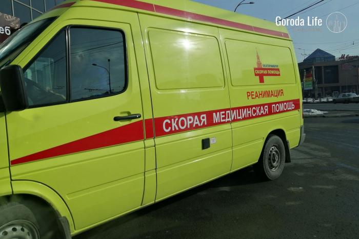 Пешеход погиб на челябинской трассе из-за наезда иномарки | В Челябинской области Renault Daster задавил пешехода