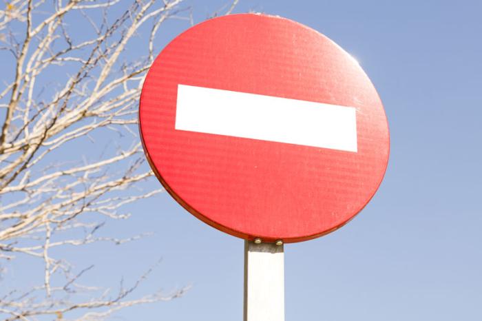 В Челябинске столб упал на машину | Столб упал на машину в Челябинске В Челябинске столб упал на машину | Столб упал на машину в Челябинске