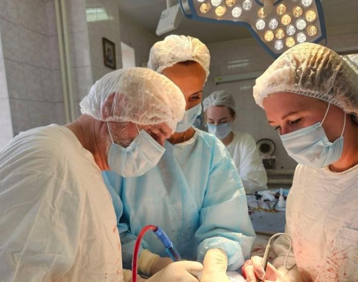 Челябинские врачи спасли 82-летнюю женщину, которой не смогли помочь в Москве | Хирурги в Челябинске спасли 82-летнюю жительницу Омска от рака