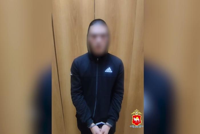 Уроженец Тульской области попался в Челябинске на обмане пенсионеров | В Челябинске полиция задержала курьера мошенников из-под Тулы