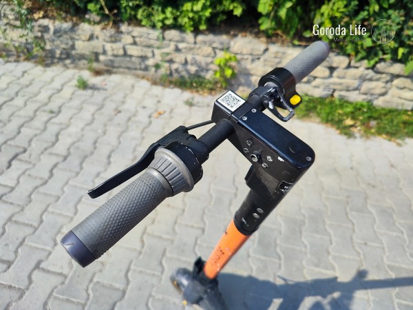 Места для парковки электросамокатов определили в Челябинске | В Челябинске определили места для парковки электросамокатов