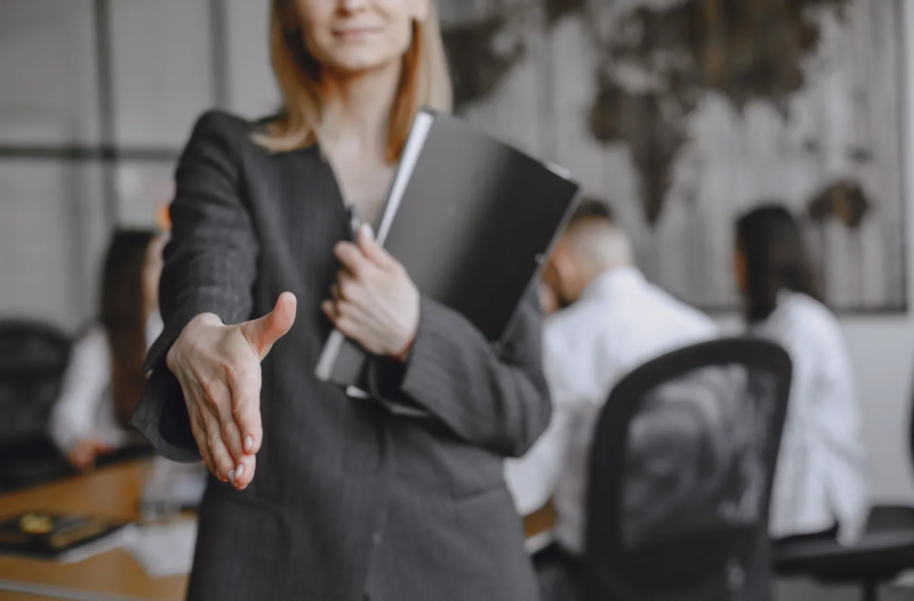 Почему бизнес массово отказывается от «идеальных» сотрудников: неожиданный тренд, который меняет рынок труда в России | Почему компании нанимают неидеальных сотрудников