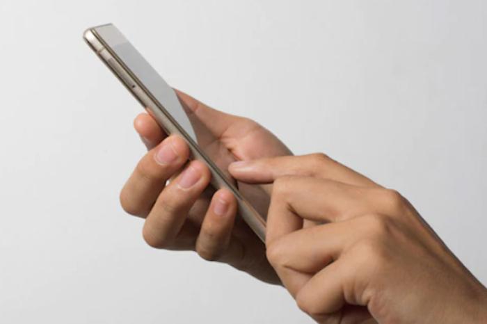 Нашёл и присвоил — пассажира такси в Челябинске задержали за кражу дорогого телефона  | В Челябинске пассажир такси присвоил забытый дорогостоящий телефон 