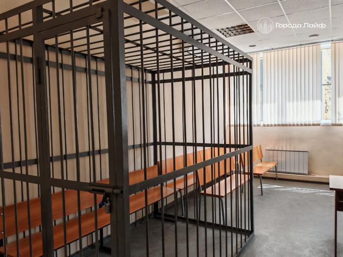 Директора сетевого магазина в Челябинске ждёт суд за хищение денег  | Женщину-директора магазина Челябинска отдали под суд за присвоение денег 