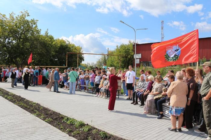 В челябинском селе открыли сквер Воинской Славы | В Челябинской области создали сквер Воинской Славы