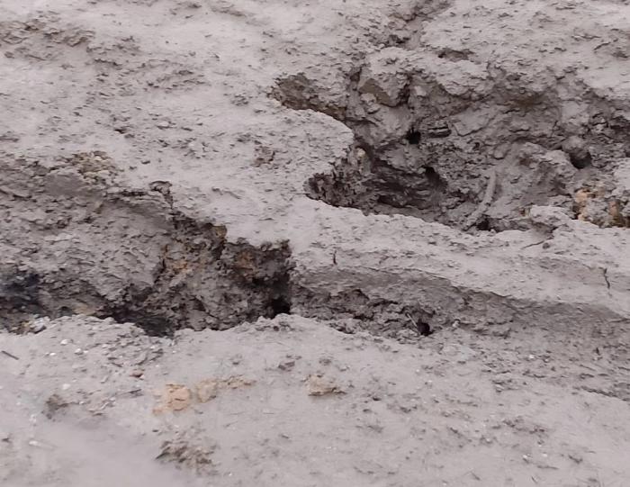 Жители Чебаркуля жалуются на провалы в дороге 