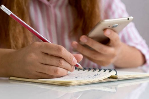 В Российской Федерации стартовала пора единых государственных экзаменов.