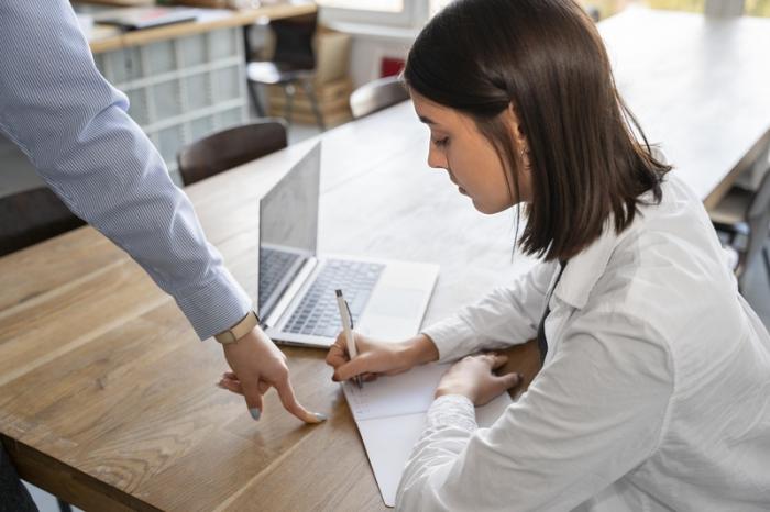 В России впервые за три года сократилась продолжительность рабочего дня 