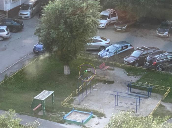 Челябинцы жалуются на подростков, разбрасывающих самокаты 