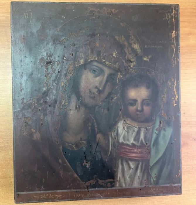 Безработный челябинец похитил старинную икону из частного дома 