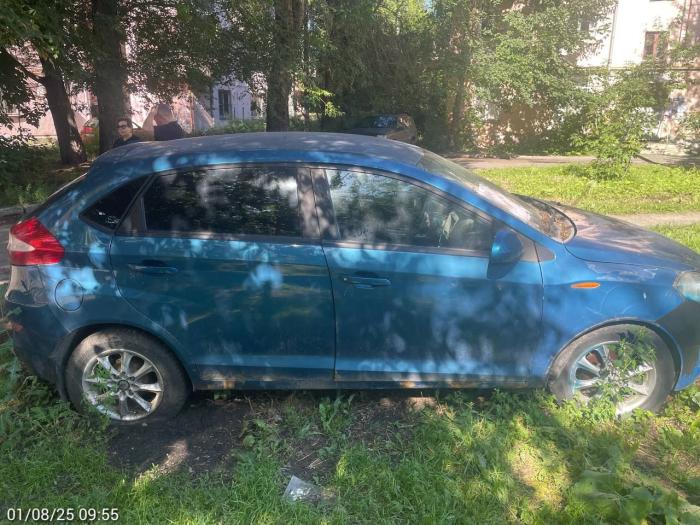 Улицы Челябинска очистили от двух бесхозных автомобилей 