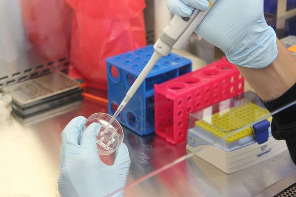 Россияне смогут начать прививаться вакциной от рака 