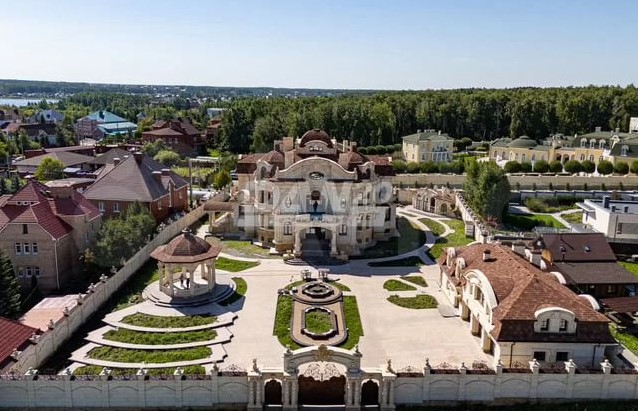 В Челябинске продают дом за 290 миллионов рублей