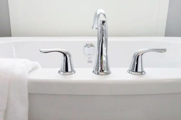 Пропала ещё в июне — в общежитии челябинского техникума нет горячей воды 