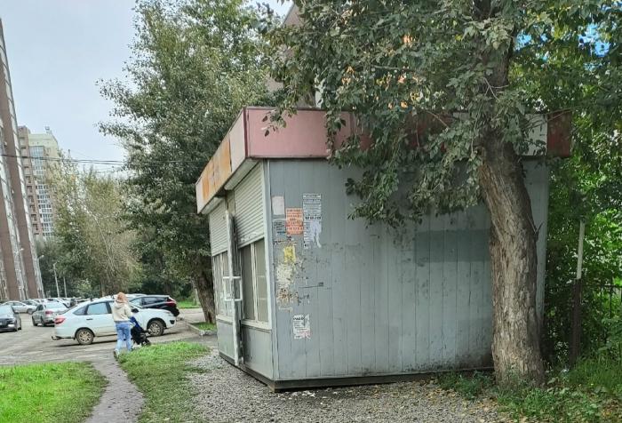 Киоски сносят, а они возвращаются — в мэрии Челябинска посетовали на неэффективную борьбу с ларёчниками 