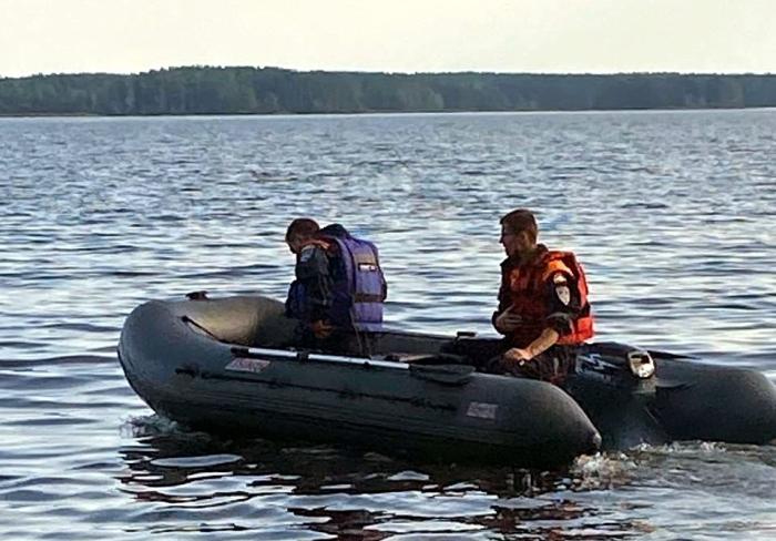Лодка стала сдуваться — в озере Чебаркуль едва не погибли рыбаки 