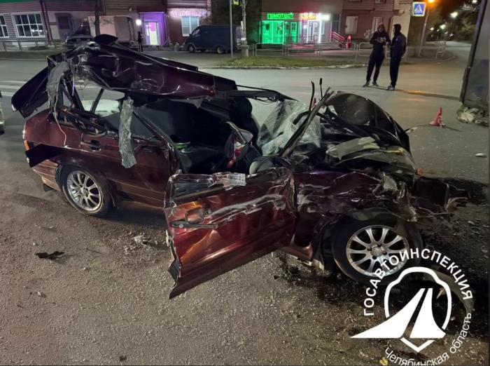 Под Челябинском столкнулись грузовик и легковушка, четыре человека пострадали 