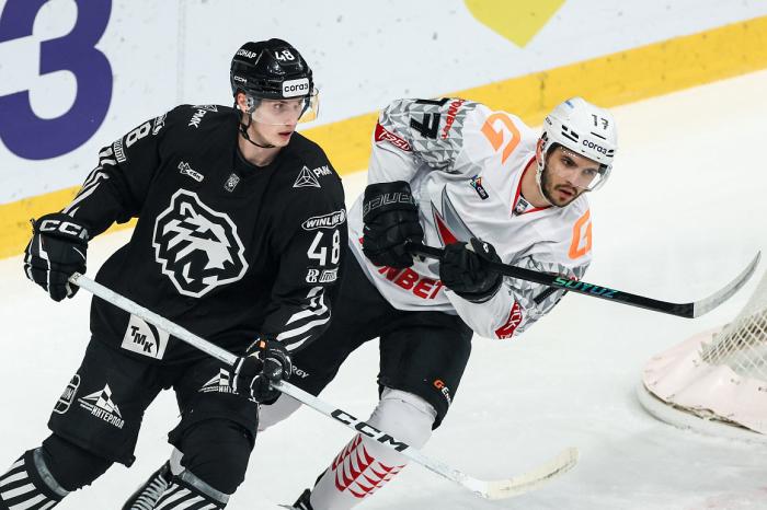 5:8 — «Трактор» проиграл омскому «Авангарду» 