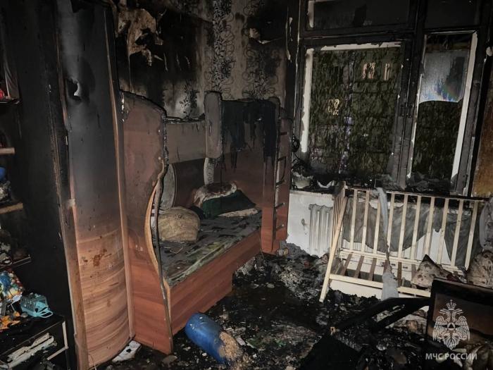 Ребёнок пошалил — в Челябинске из пожара спасли многодетную семью 