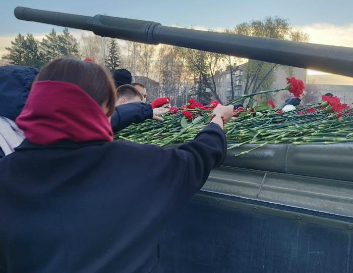 В Копейске начинают хоронить жертв трагедии на заводе 