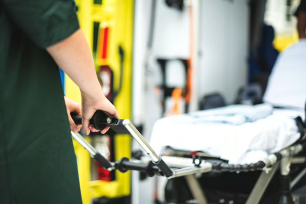 В Магнитогорске обнаружено тело мужчины у подъезда многоквартирного дома