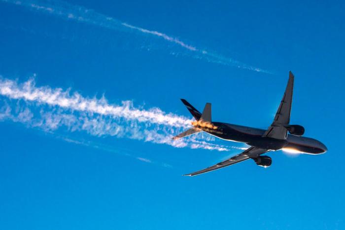 Самолет из Египта экстренно сел в Челябинске: пассажиров не выпускают 4 часа