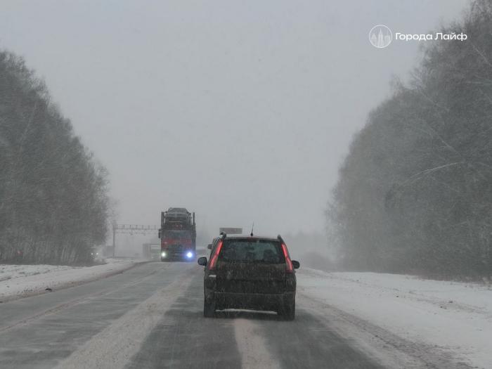 Снегопад осложнил движение на трассе М-5 «Урал» под Челябинском
