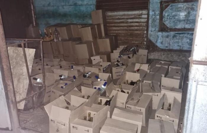 Тонны спирта и тысячи бутылок: в селе под Челябинском накрыли подпольный алкогольный бизнес