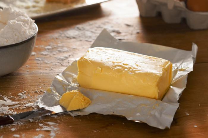 В Магнитогорске двое 18-летних парней украли из магазина масло на 4 тысячи рублей