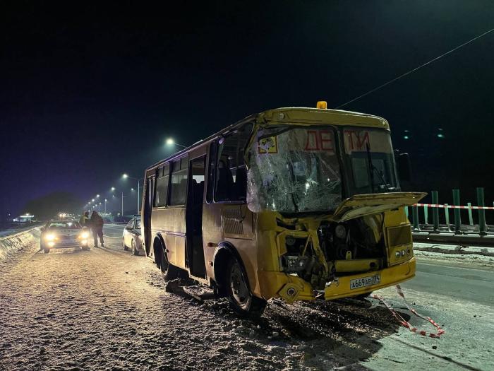ДТП со школьным автобусом в Челябинской области: трое детей пострадали 